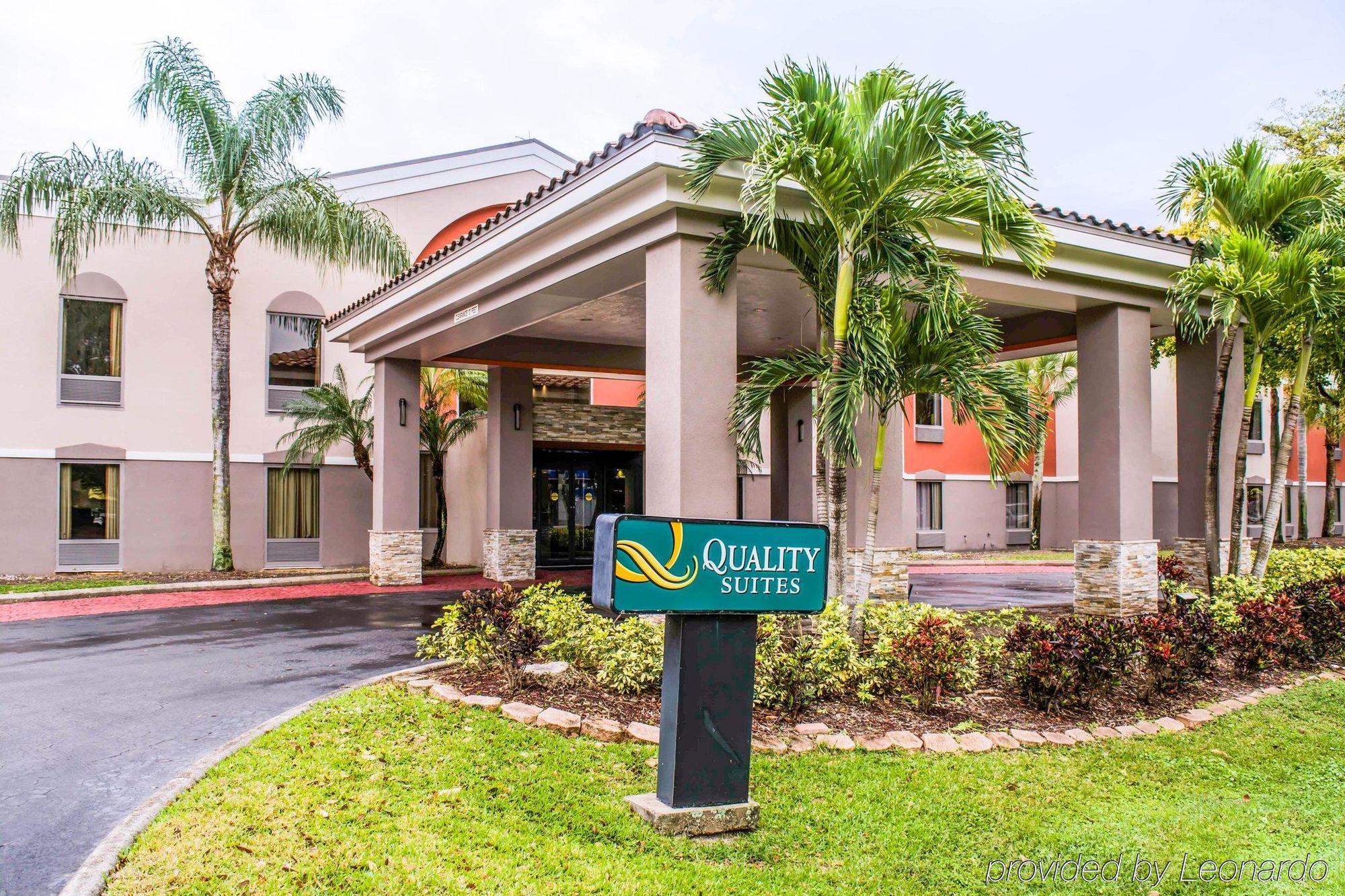 Quality Suites Fort Myers Airport I-75 Exterior photo